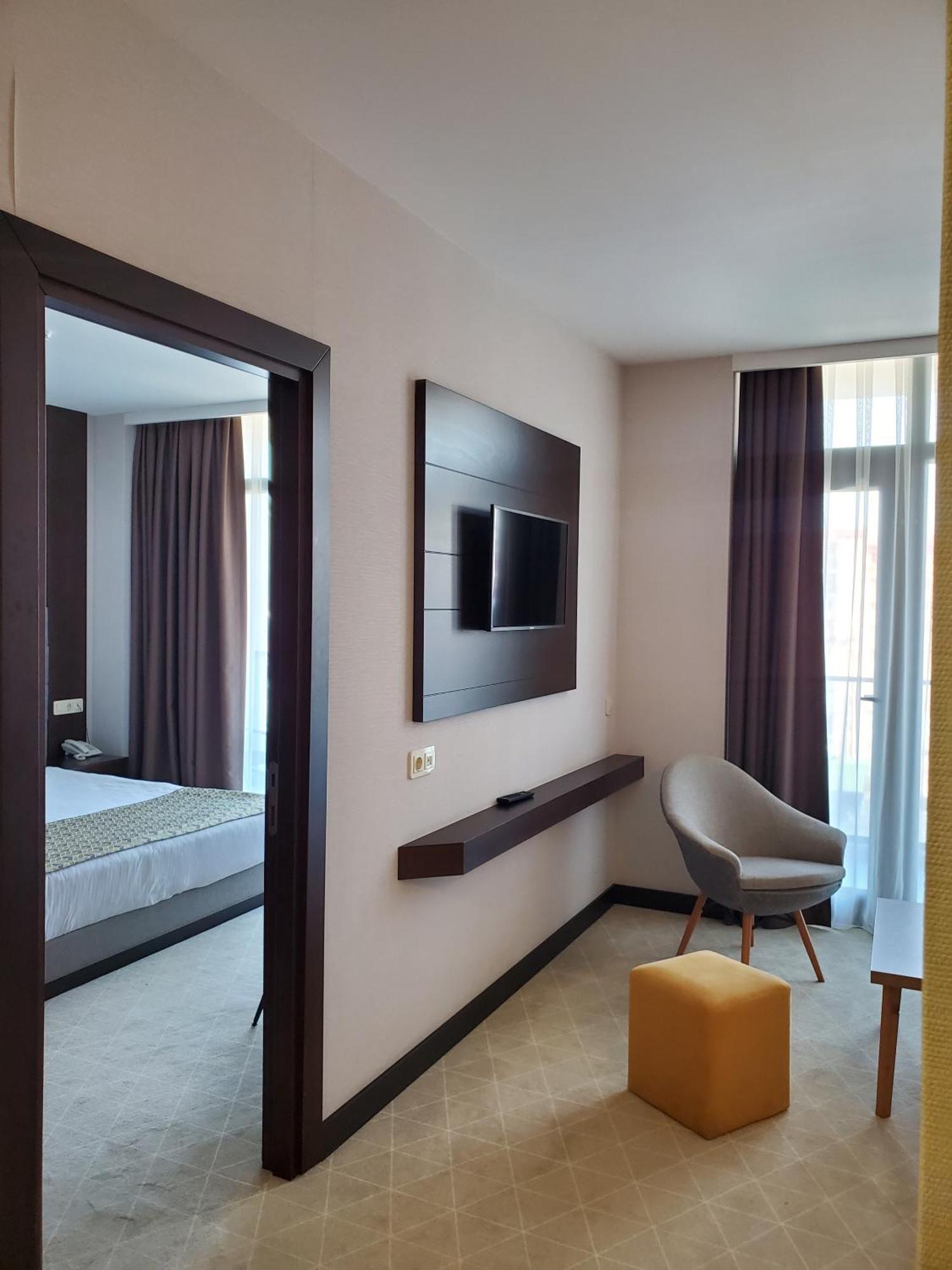 Hotel Salvador Batumi Eksteriør billede